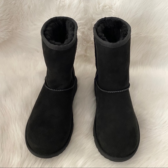 UGG Classic Short Boots Kid’s 6 (Fits Women’s 8) NWOB - Picture 3 of 15